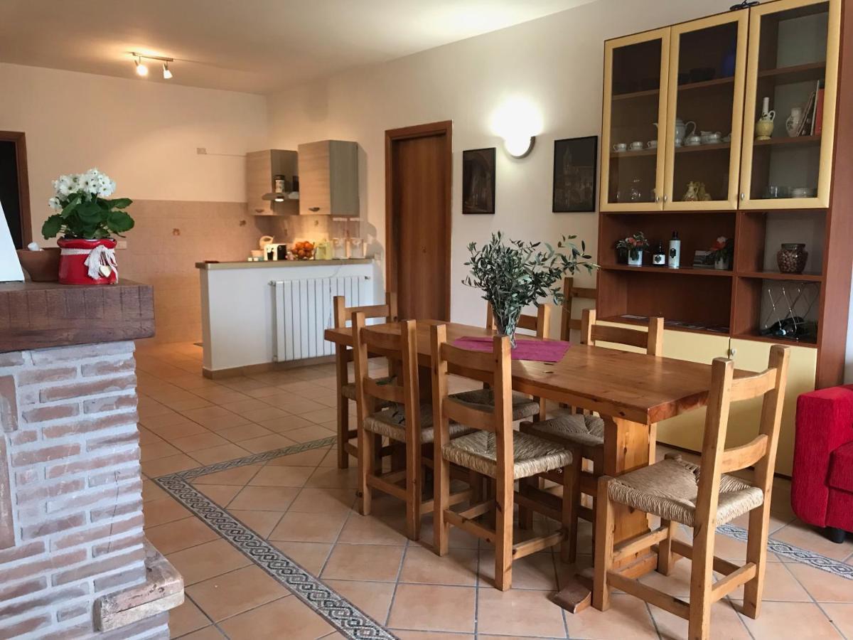 La Casa Di Demetra. Un Paradiso Tra Gli Olivi. Montecchio  Buitenkant foto